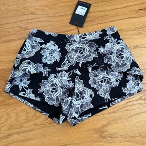 Stylestalker Floral Black and White Women's Shorts - Size S - NWT